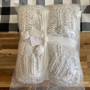 Pottery Barn NWT Throw Edilon Bobble Knit
